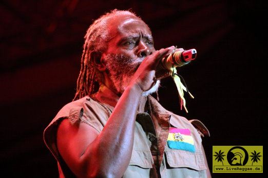 Burning Spear (Jam) and The Young Lions 27. Summer Jam Festival - Fuehlinger See, Koeln - Red Stage 07. Junli 2012 (17).JPG